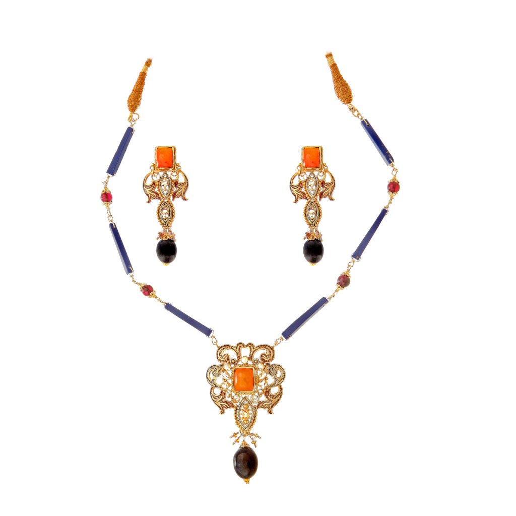 Beautiful Agate (Aqiq) and Sapphire Necklace Set made in 22 karat gold