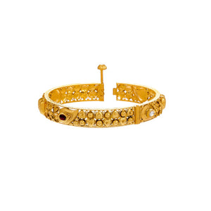 Beautifully crafted, handmade kara with kundan in 22k gold