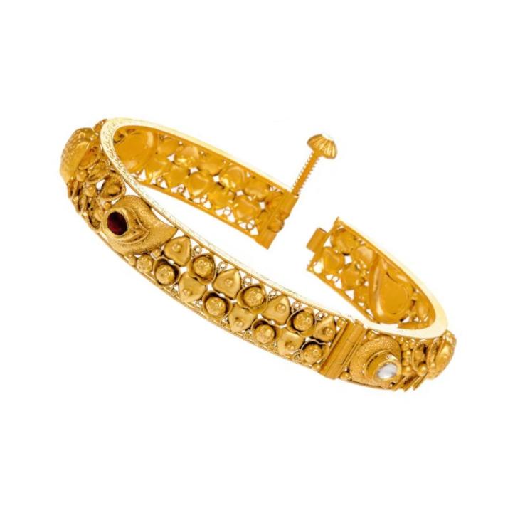 Beautifully crafted, handmade kara with kundan in 22k gold