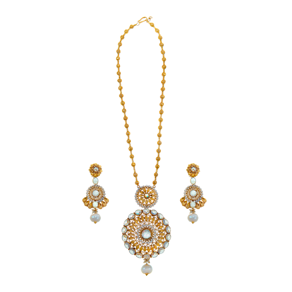 Opulent necklace set with flawless, unblemished pearls, and polki made in 22k gold