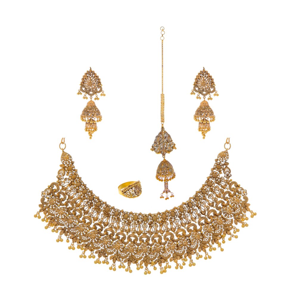 Phenomenal bridal set with skillfully crafted intricate designs made in 22k gold